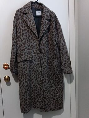 Old Navy Leopard Print Long Coat in Gray and Brown